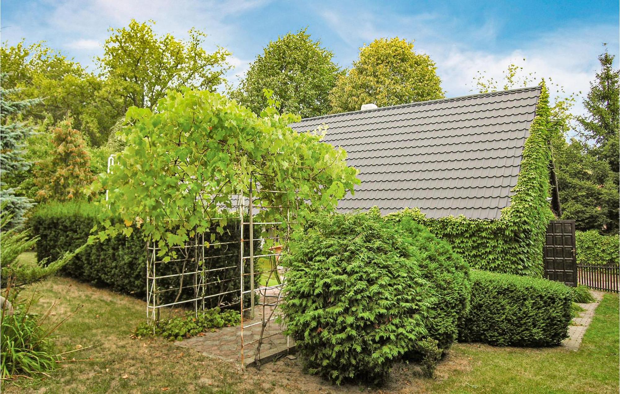 Awesome Home In Pleszew With Wifi Zawidowice Exterior photo